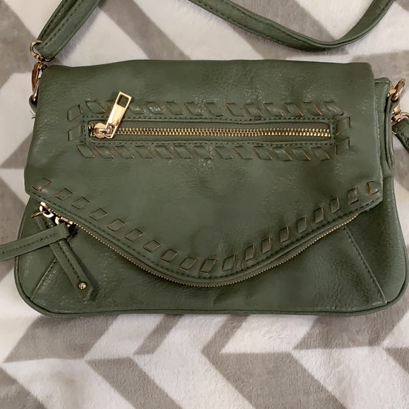 Francesca’s Green Crossbody Bag - Picture 2 of 5